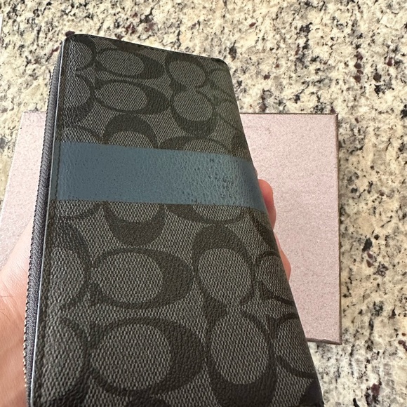 Signature Coach Accordion Zipper Wallet - Picture 3 of 5